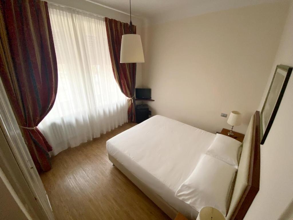 Grand Hotel Regina Salsomaggiore ซัลโซมัจโจเรแตร์เม ภายนอก รูปภาพ