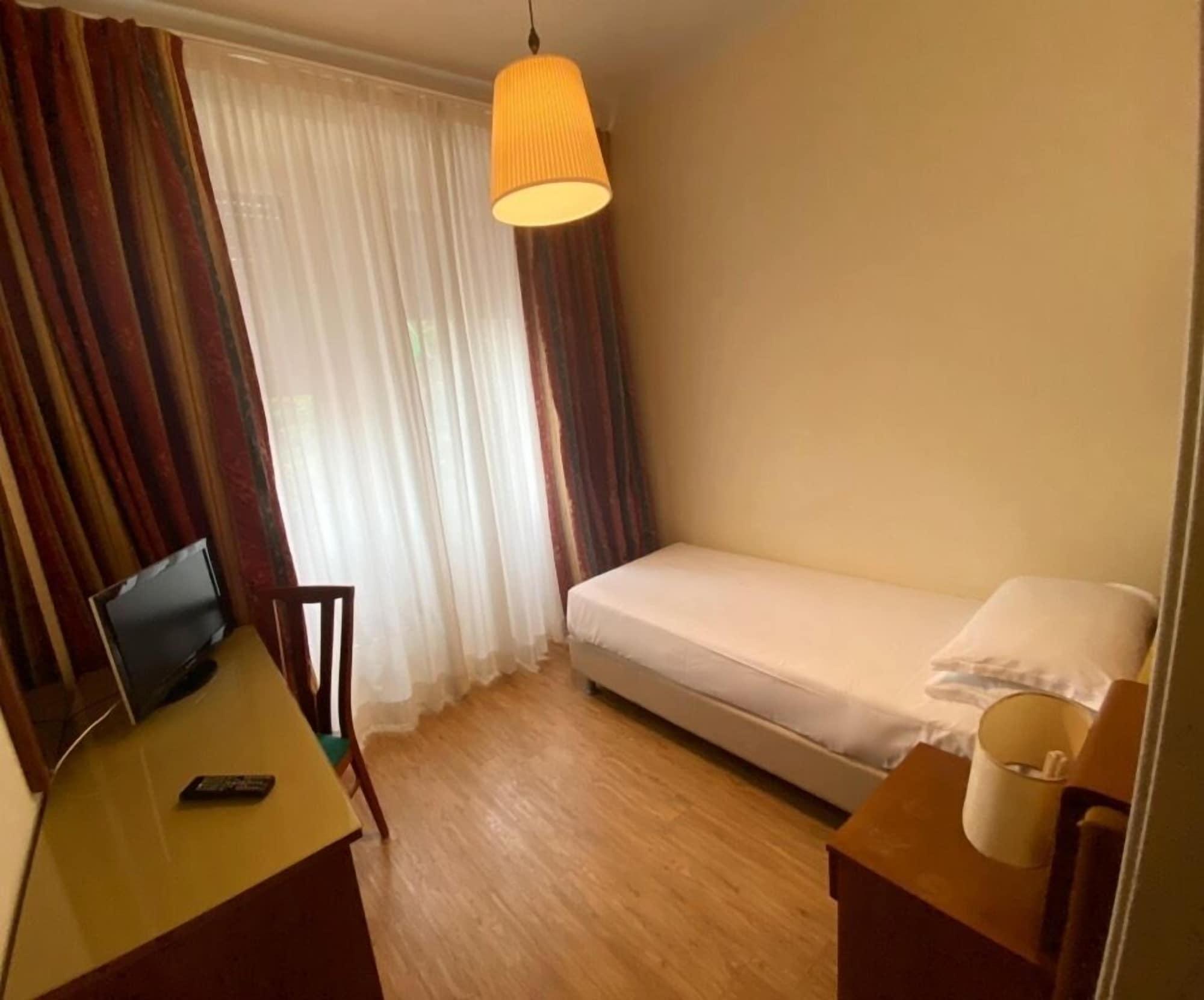 Grand Hotel Regina Salsomaggiore ซัลโซมัจโจเรแตร์เม ภายนอก รูปภาพ