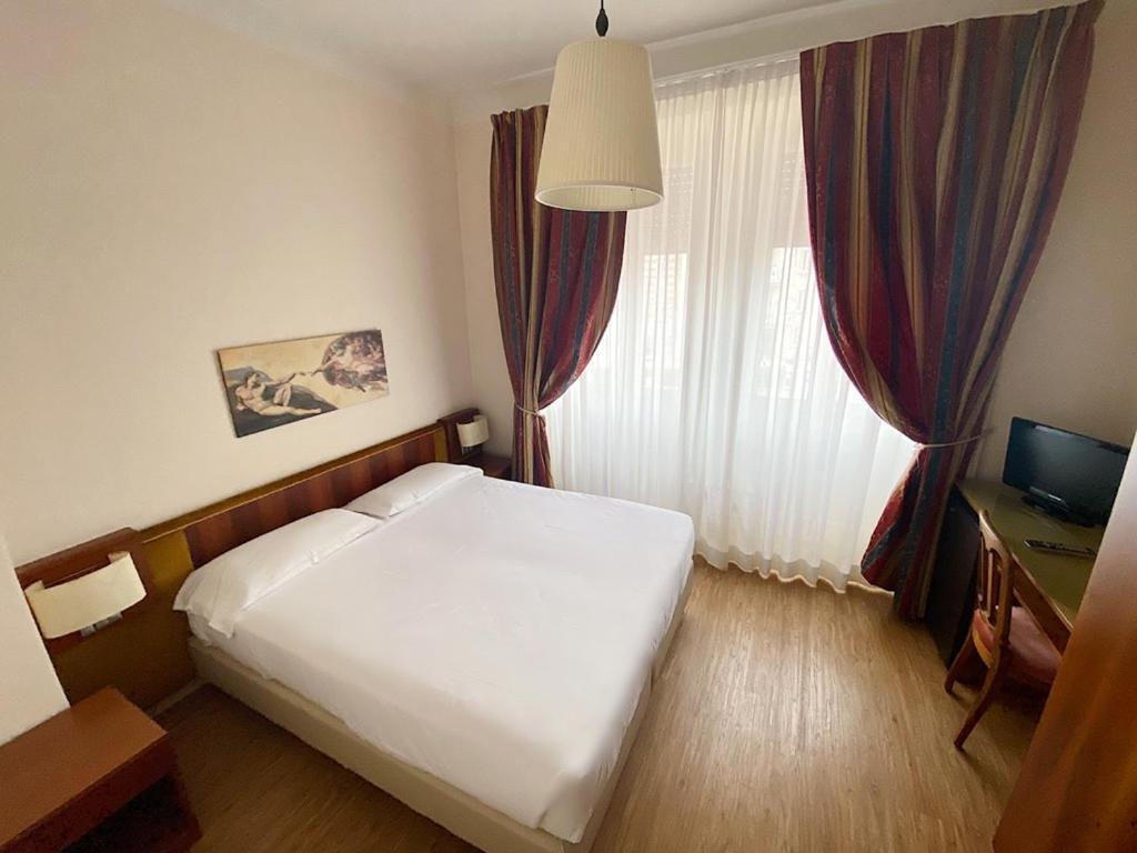Grand Hotel Regina Salsomaggiore ซัลโซมัจโจเรแตร์เม ภายนอก รูปภาพ