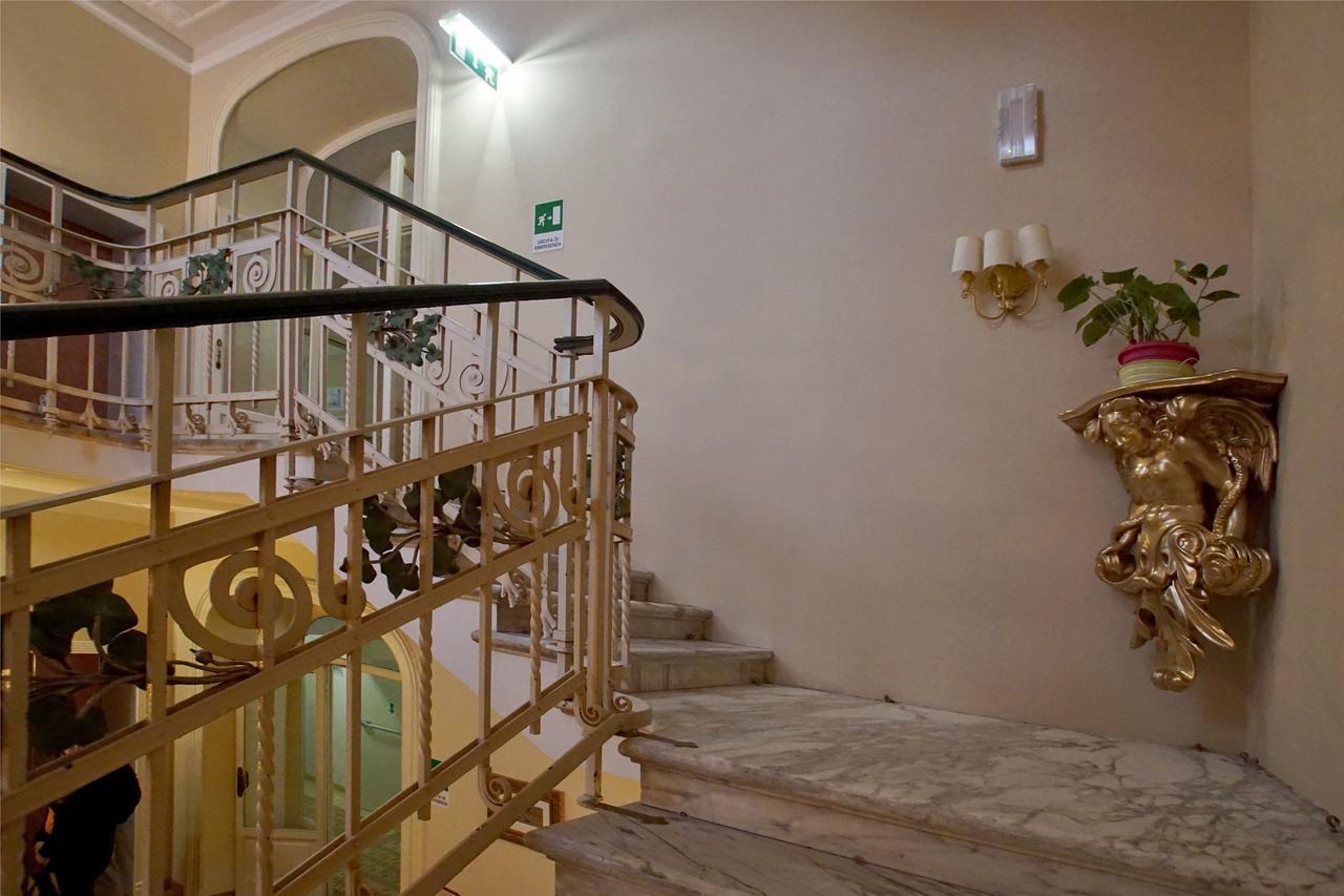 Grand Hotel Regina Salsomaggiore ซัลโซมัจโจเรแตร์เม ภายนอก รูปภาพ