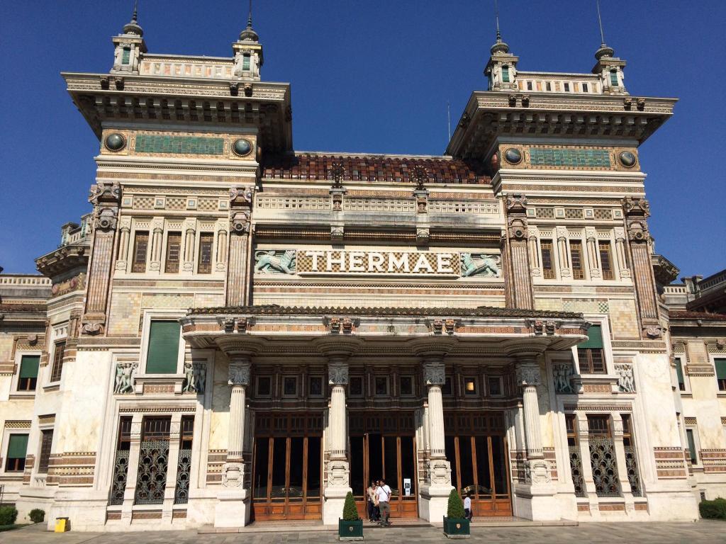 Grand Hotel Regina Salsomaggiore ซัลโซมัจโจเรแตร์เม ภายนอก รูปภาพ