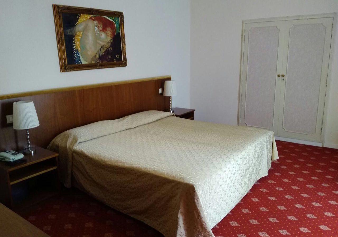 Grand Hotel Regina Salsomaggiore ซัลโซมัจโจเรแตร์เม ภายนอก รูปภาพ
