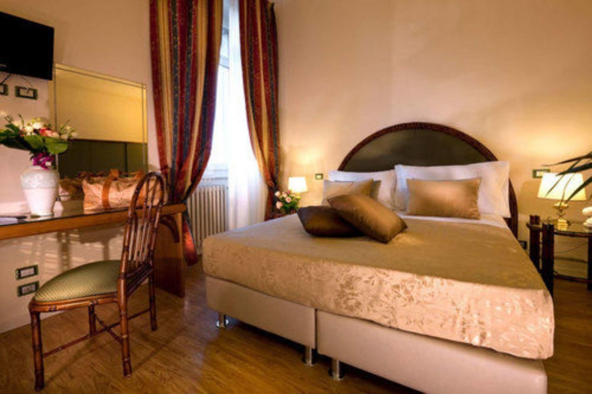 Grand Hotel Regina Salsomaggiore ซัลโซมัจโจเรแตร์เม ภายนอก รูปภาพ