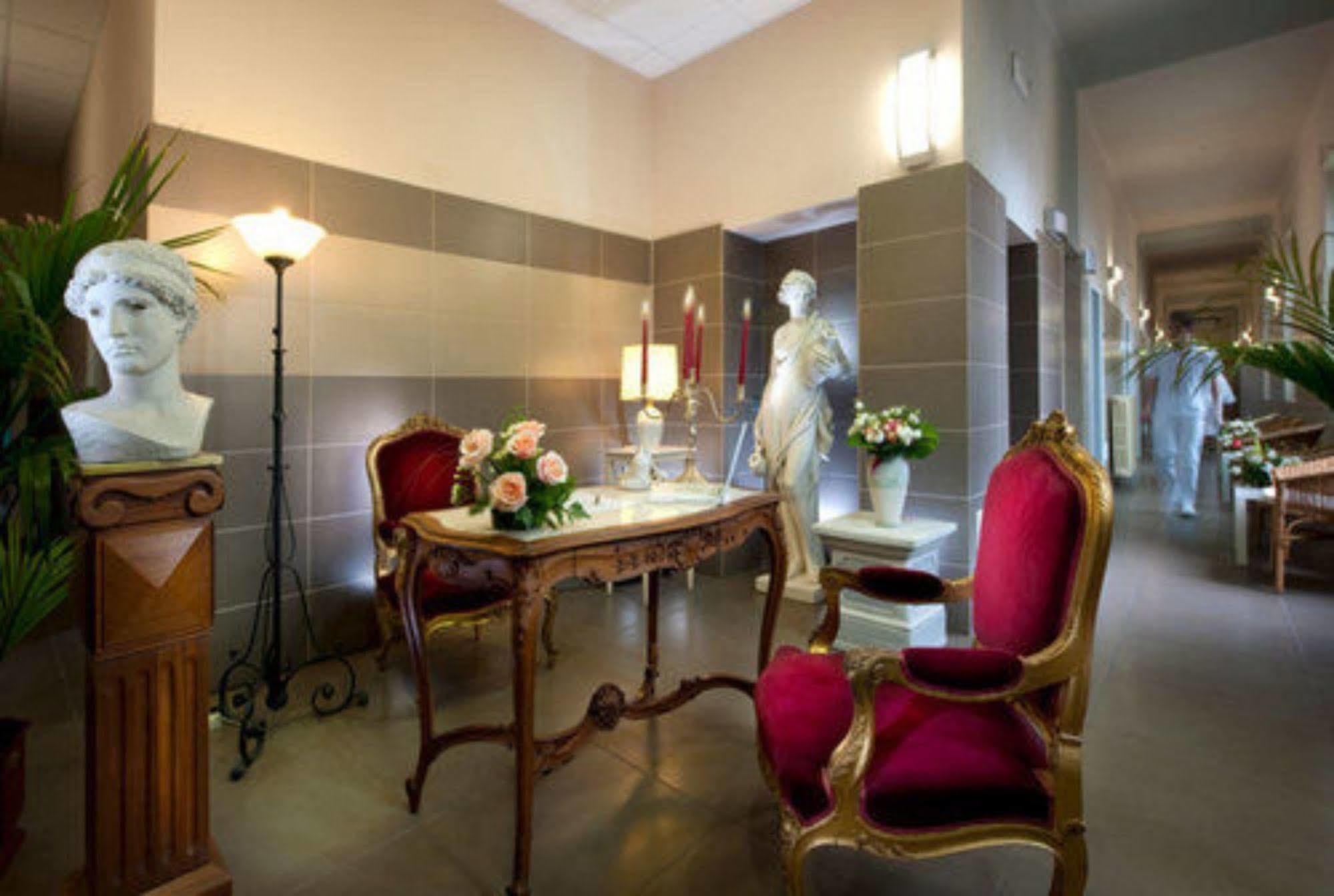 Grand Hotel Regina Salsomaggiore ซัลโซมัจโจเรแตร์เม ภายนอก รูปภาพ