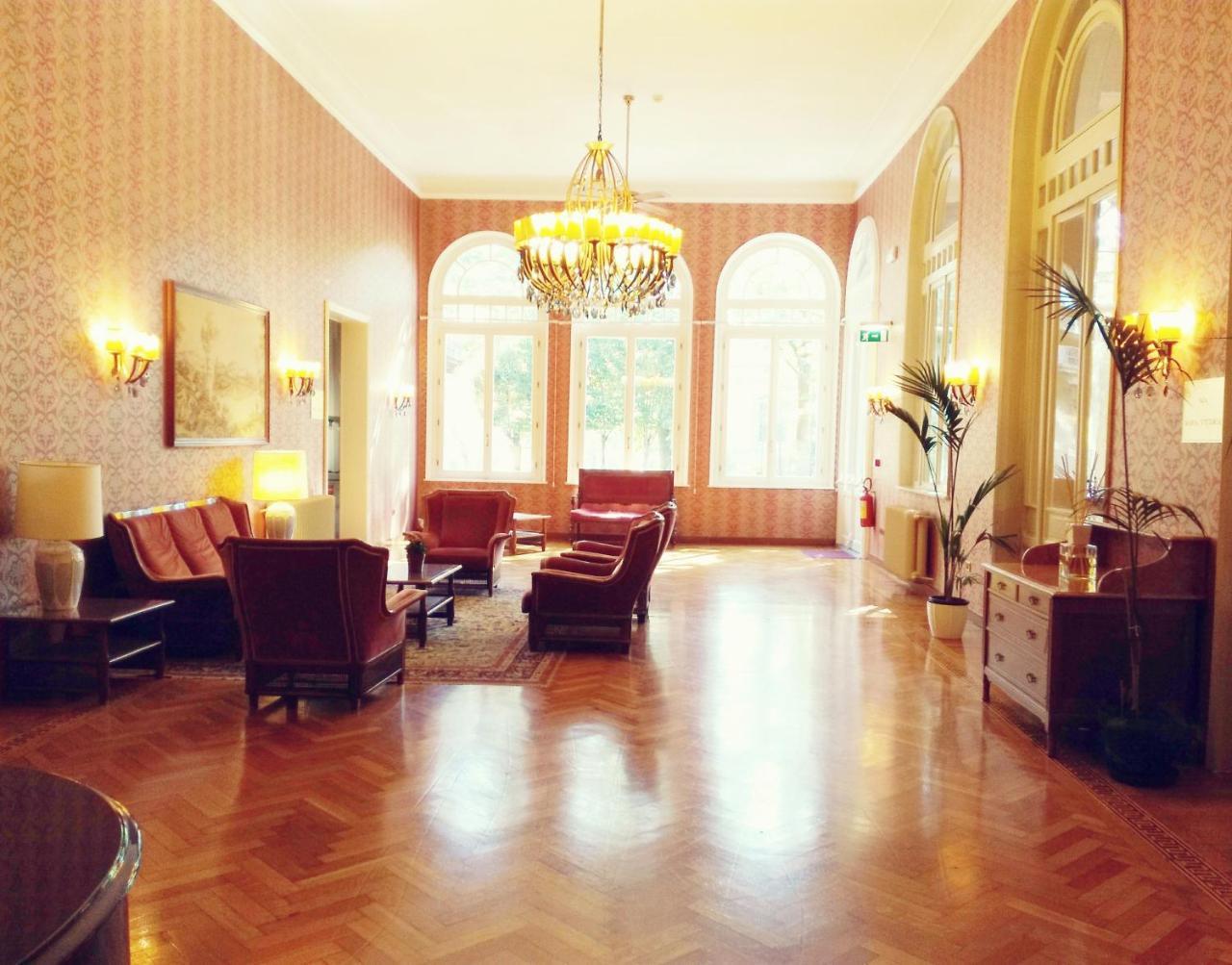 Grand Hotel Regina Salsomaggiore ซัลโซมัจโจเรแตร์เม ภายนอก รูปภาพ