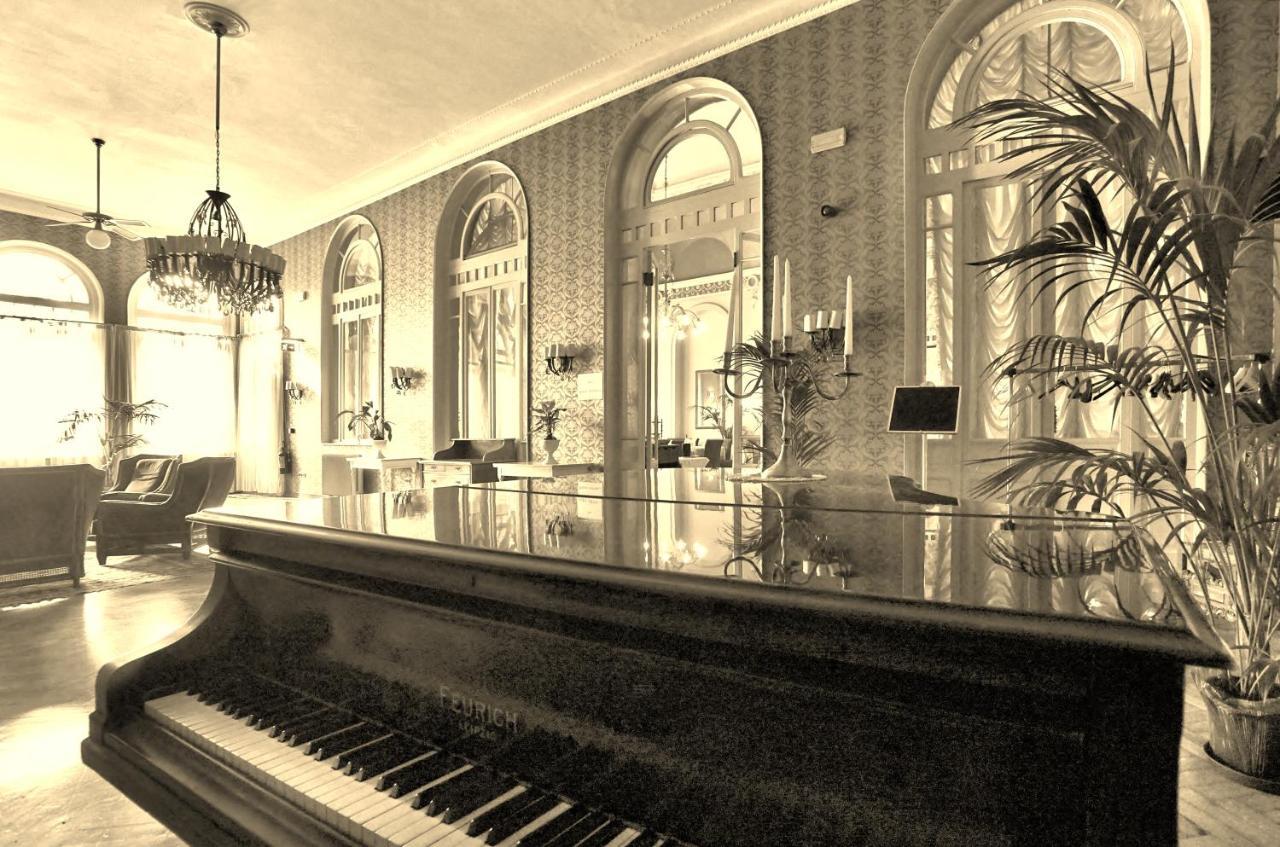 Grand Hotel Regina Salsomaggiore ซัลโซมัจโจเรแตร์เม ภายนอก รูปภาพ